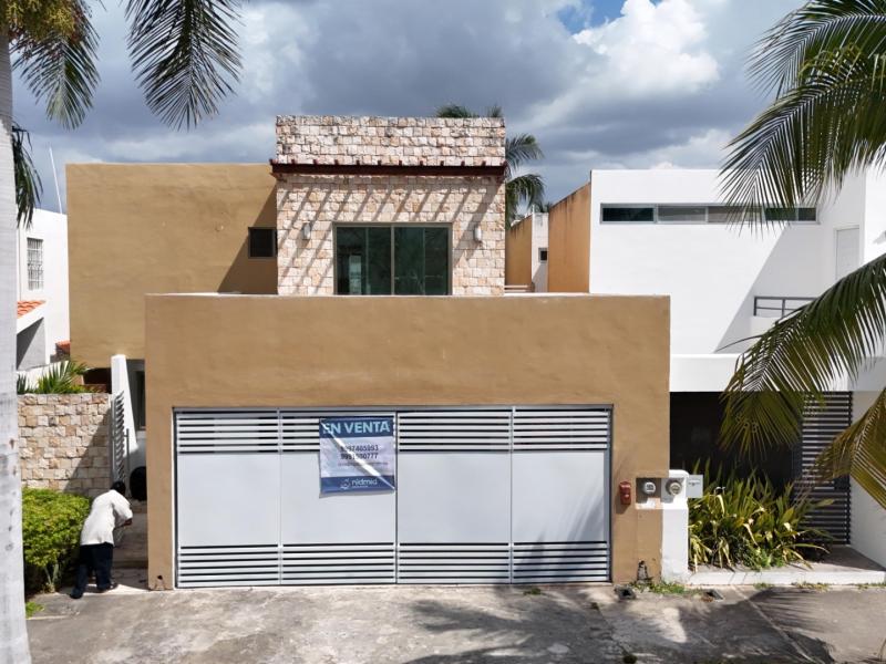 Venta de Casa sobre avenida fracc Las Américas